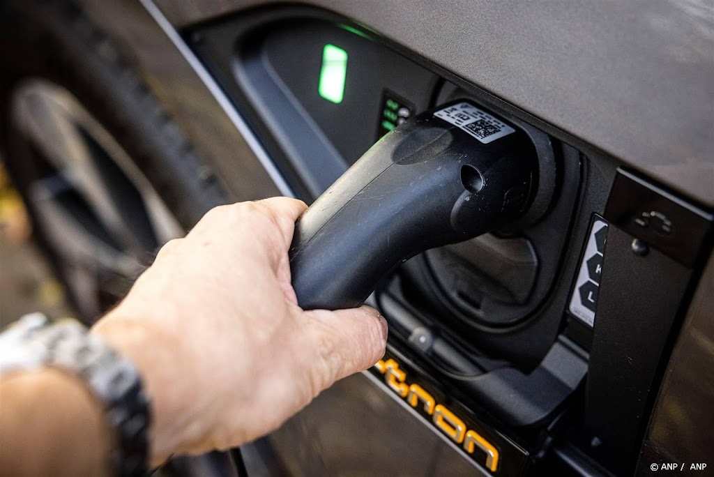 Bloomberg: EU stelt heffing handel stekkerauto's met VK 3 jaar uit