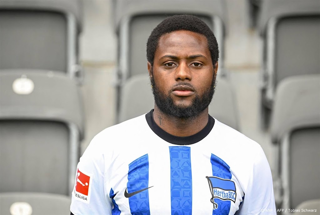 Excuses Hertha-speler Zeefuik voor rode kaart na kopstoot