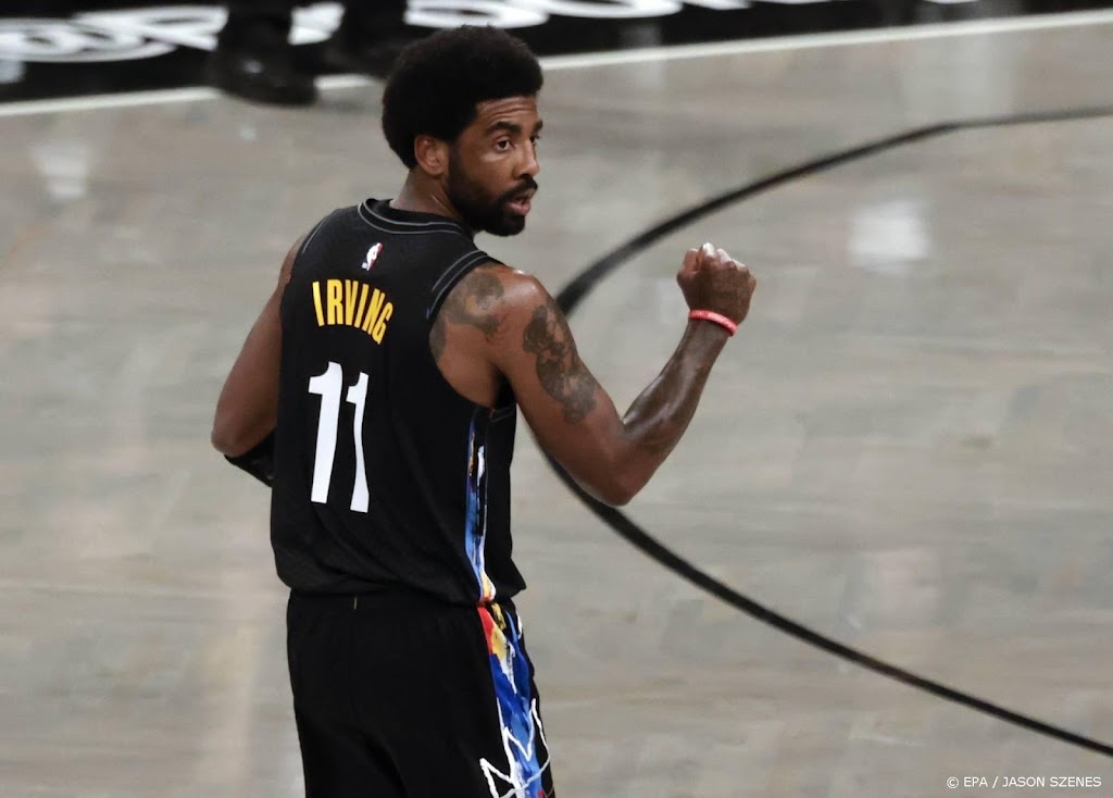 Ongevaccineerde basketballer Irving viert rentree in NBA bij Nets