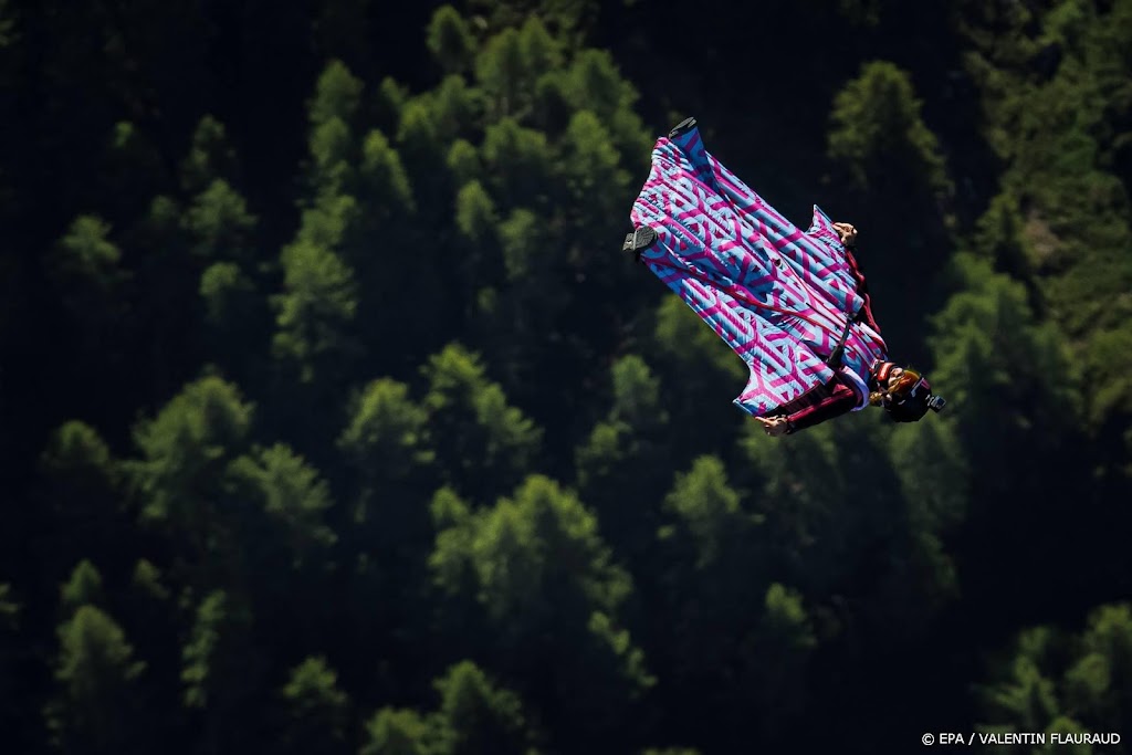 Nederlander komt om bij basejumpen met wingsuit in Zwitserland