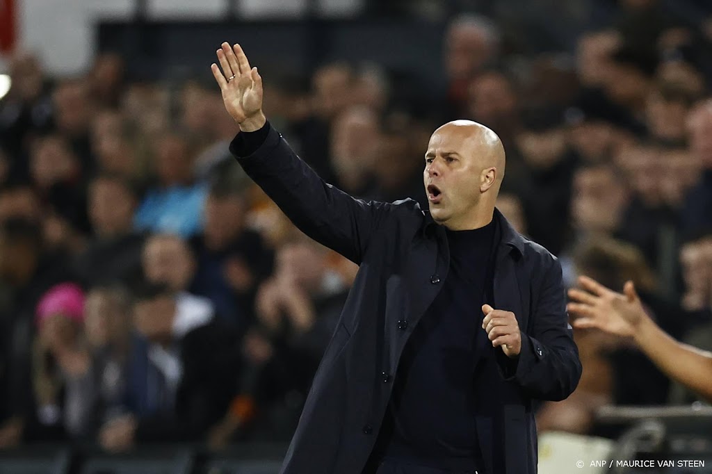 Feyenoord-coach Slot ziet nog 'goed team' na nieuwe blessure