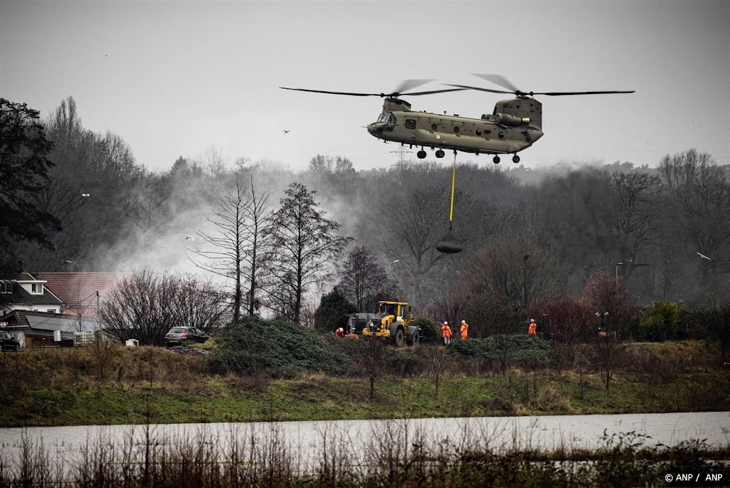 Kwart miljoen kilo stenen gedropt door Chinooks in Maastricht