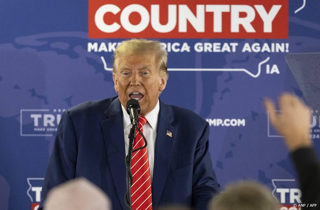 Trump noemt Capitoolbestorming amper bij campagnebijeenkomst