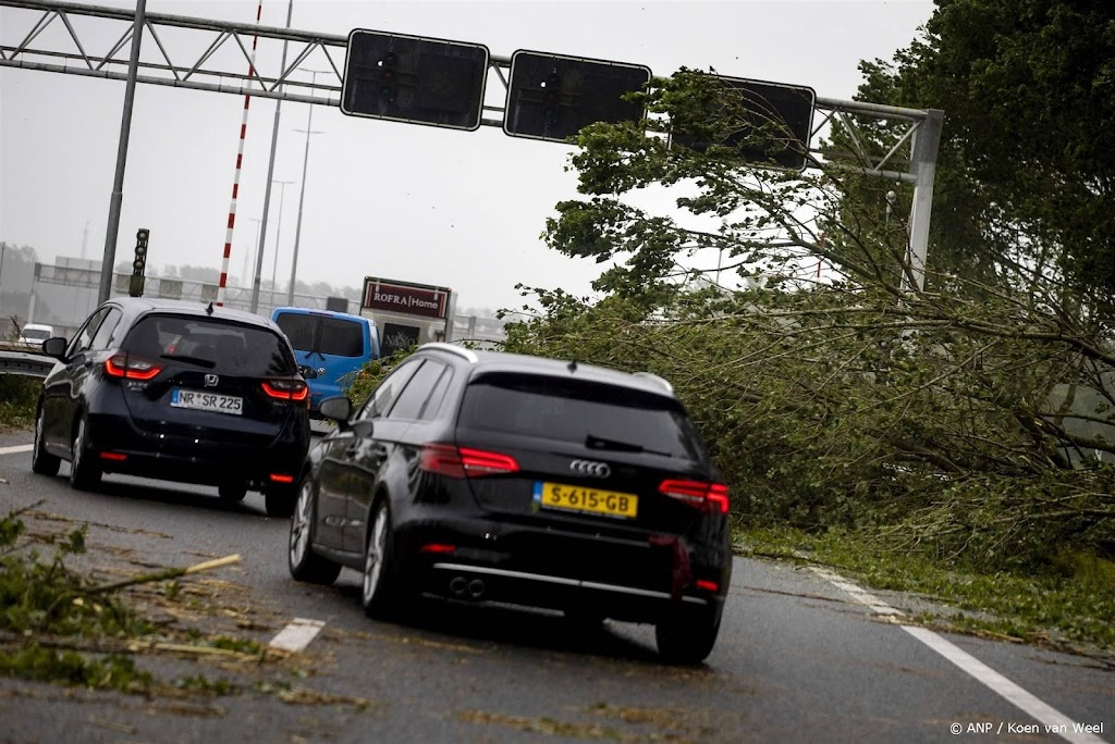 Problemen op spoor en weg door storm Floriane