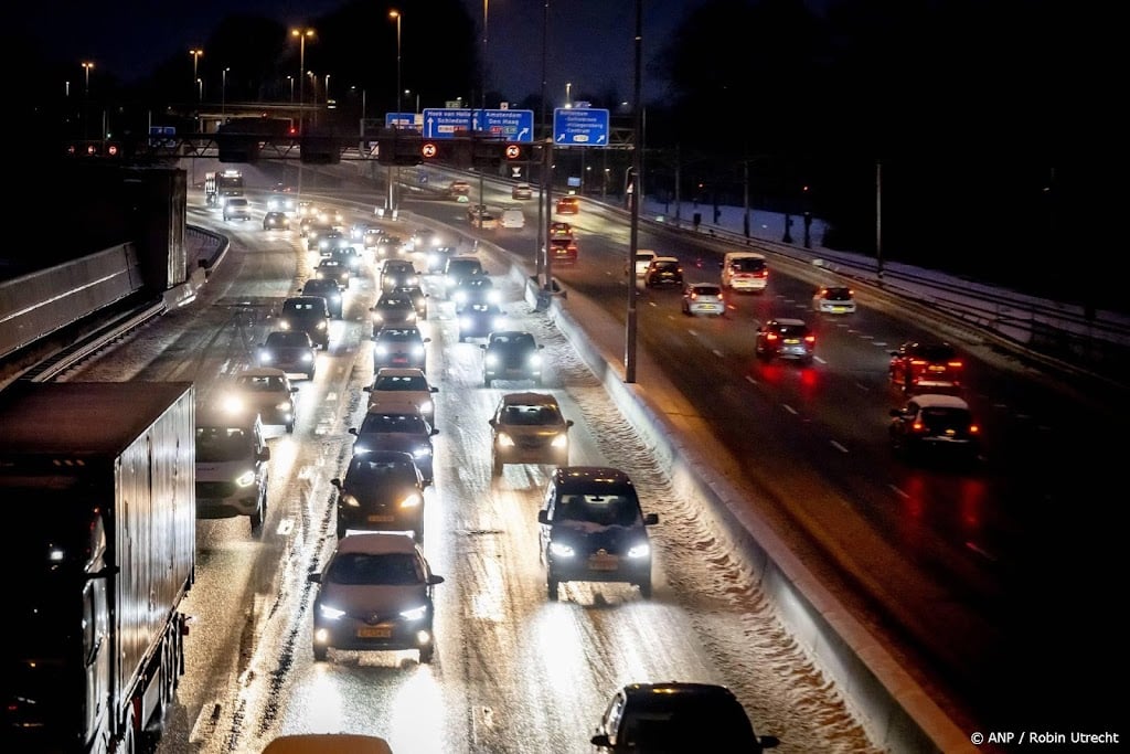 KNMI verwacht woensdag in ochtendspits weer hinder door sneeuw