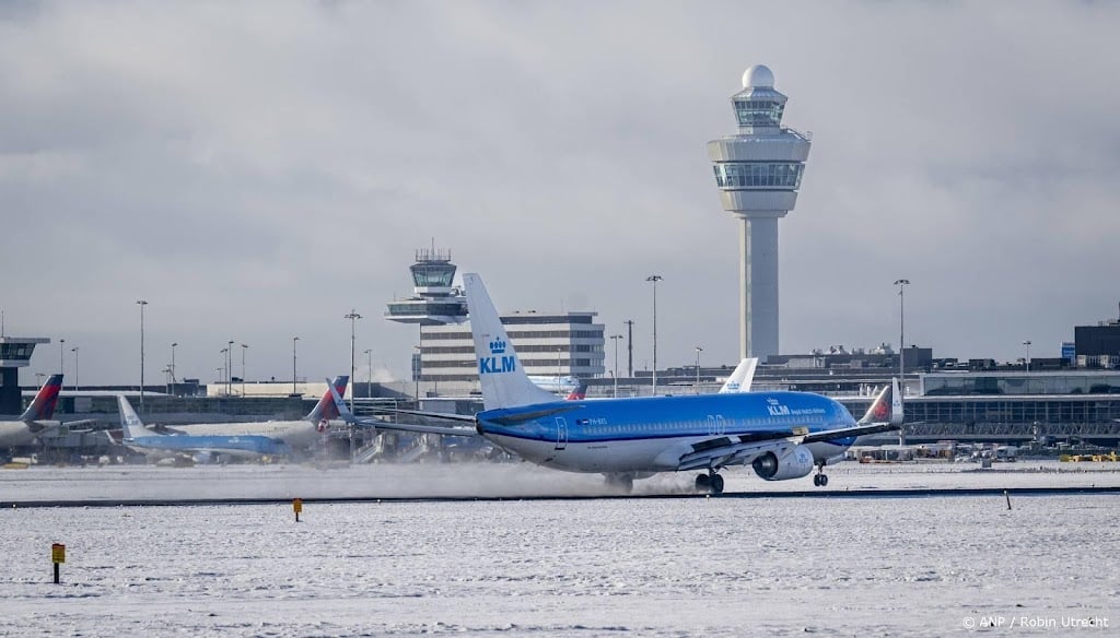 KLM: vloeistof voor ijsvrij maken vliegtuigen Schiphol raakt op