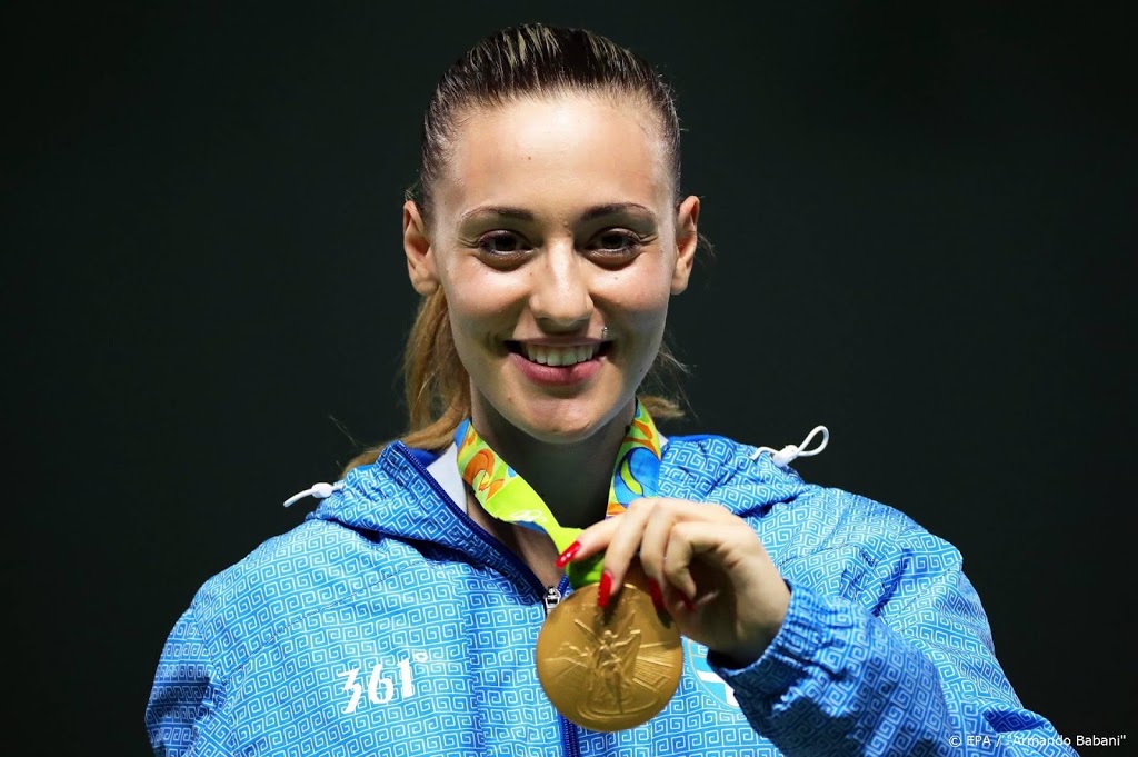 Vrouw opent voor het eerst olympische fakkelestafette