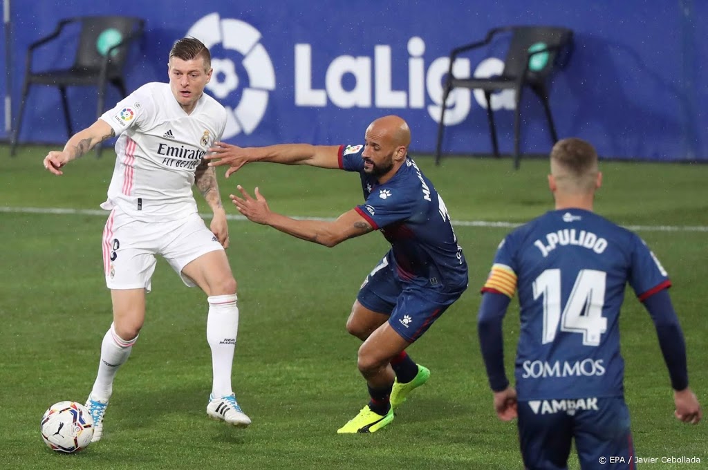 Varane helpt Real Madrid langs hekkensluiter Huesca