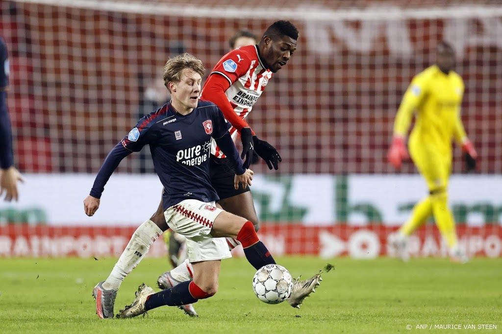 PSV herstelt zich met zege op Twente van nederlaag in De Kuip