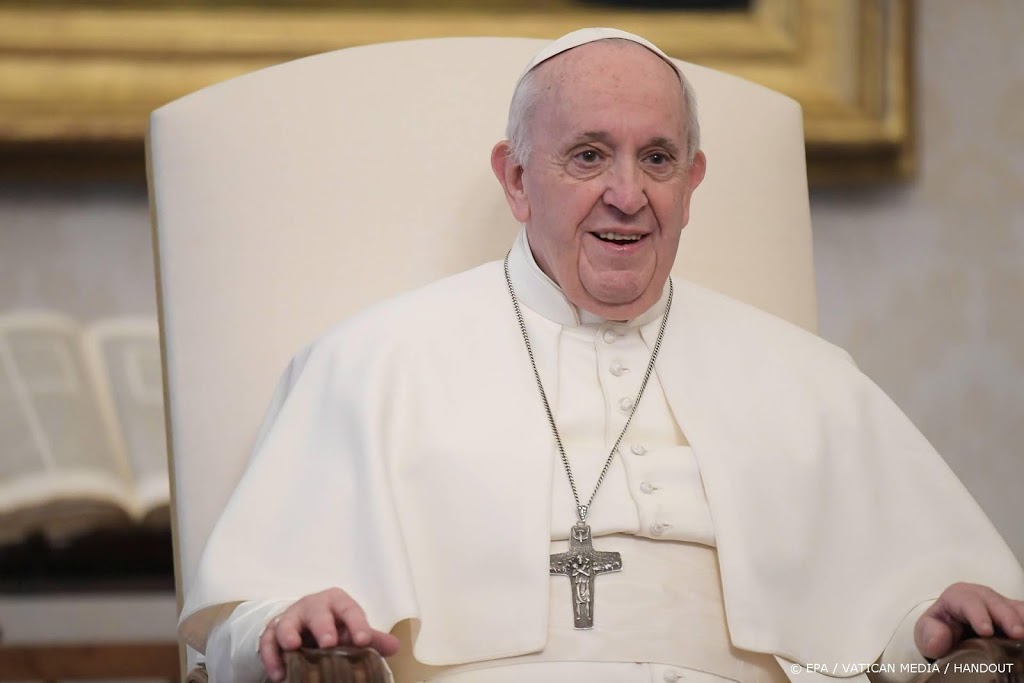 Paus benoemt eerste vrouw op belangrijke post