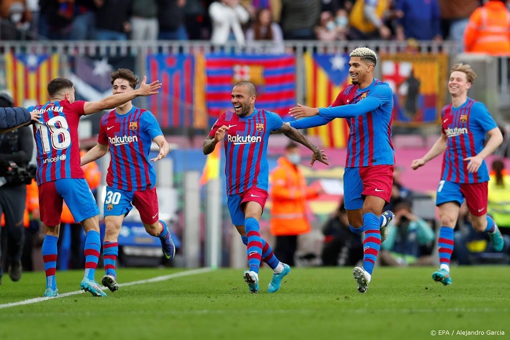 Barcelona wint in spektakelstuk van Atlético Madrid