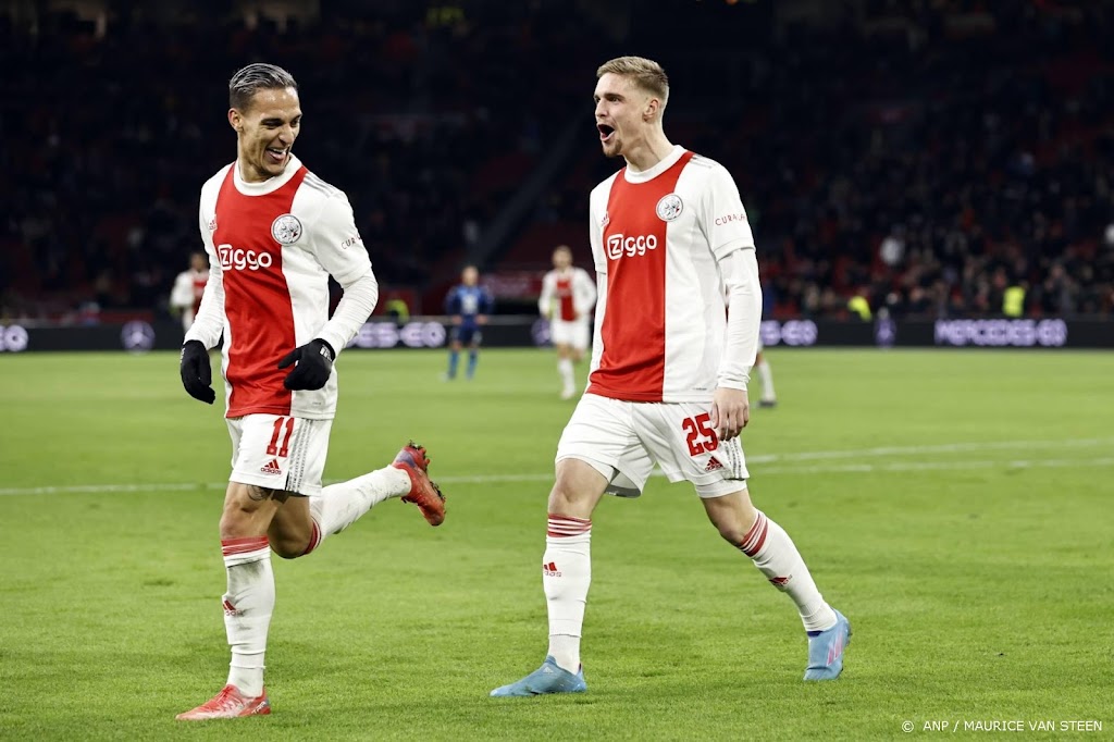 Koploper Ajax verslaat Heracles Almelo met 3-0 