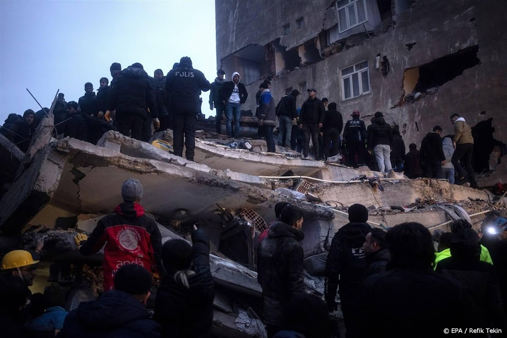 Circa 150 doden door aardbeving in gebied rebellen Syrië