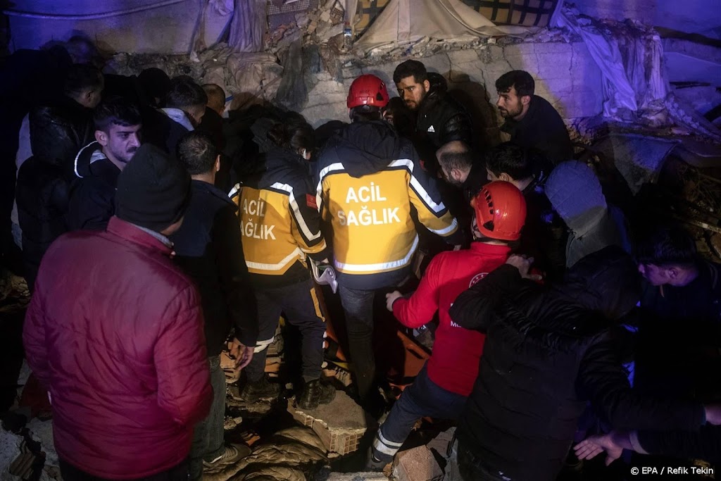 Dodental aardbeving naar 1500 in Turkije