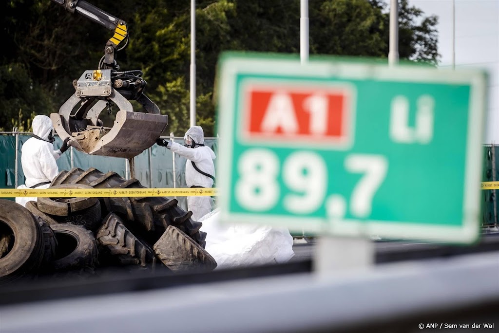 Oprit A1 bij Oldenzaal dicht door afval, A50 weer open