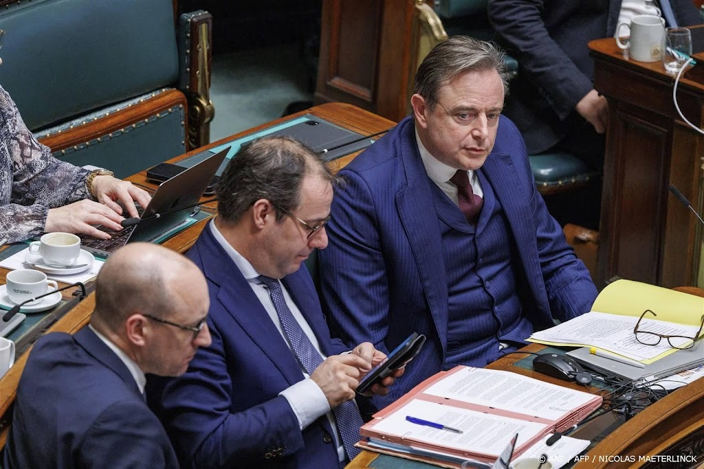 Geeuwend Belgisch parlement bij marathondebat regeringsplannen 