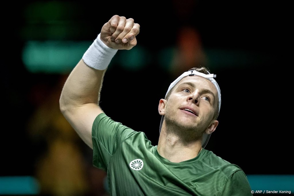 Tsitsipas verslaat met Griekspoor laatste Nederlander in Ahoy 