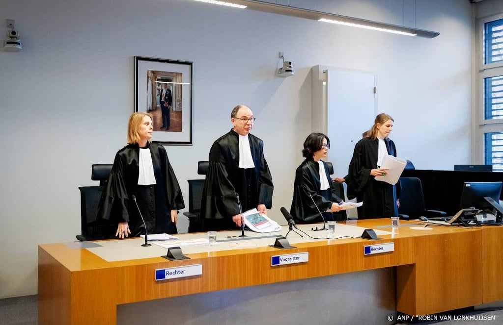 Gökmen T. bespuugt rechters en moet zaal uit