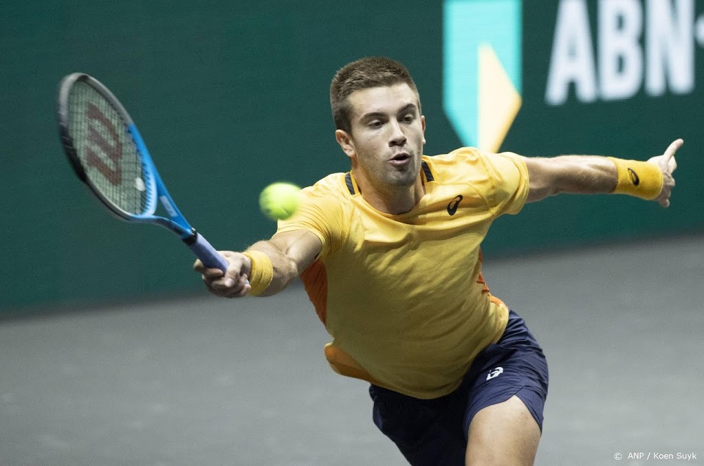 Tennisser Coric zonder setverlies naar laatste vier in Rotterdam