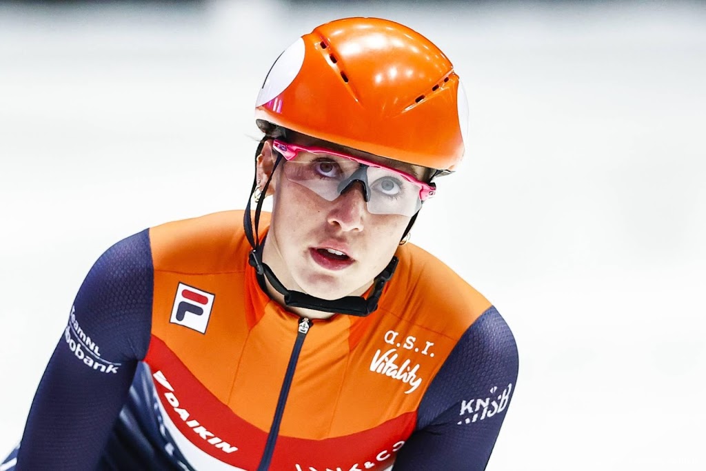 Schulting op WK met overmacht naar finale 1500 meter