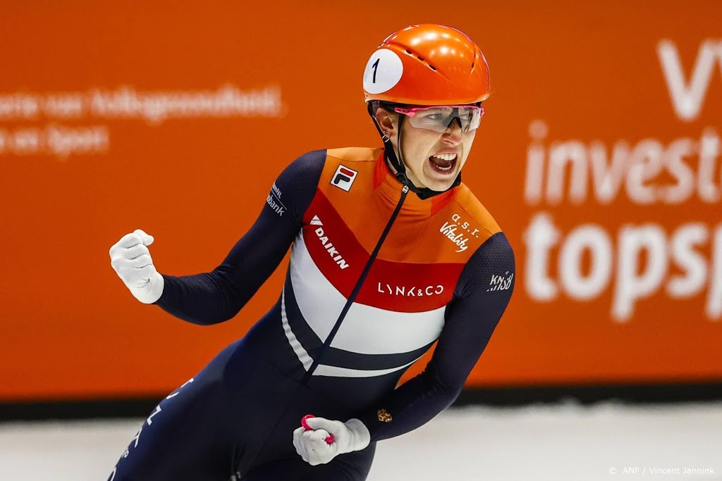 Schulting pakt in Dordrecht wereldtitel op 1500 meter