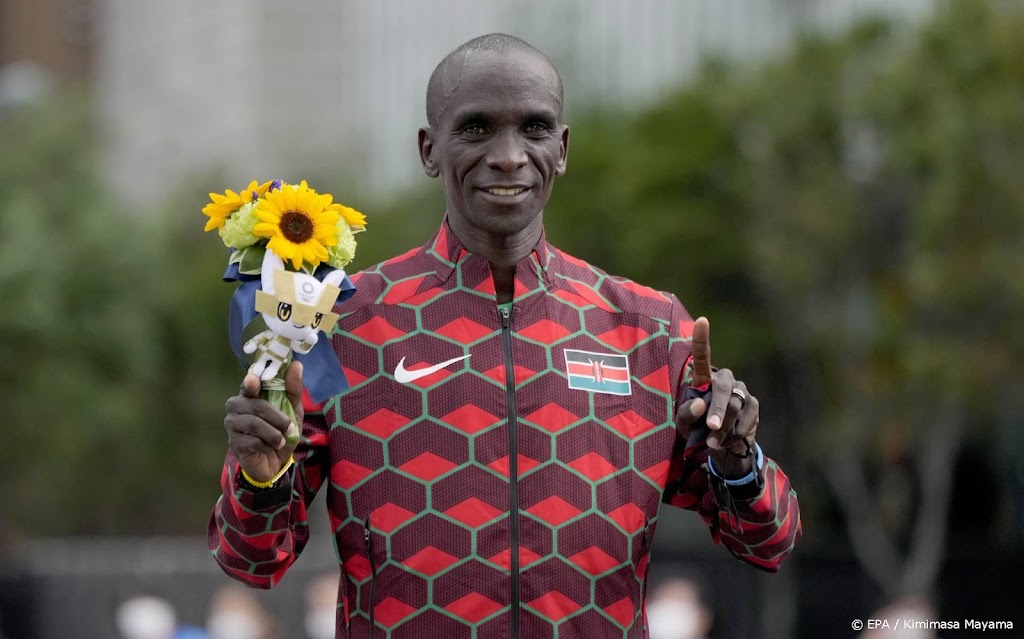 Kipchoge wint marathon Tokio in vierde tijd ooit