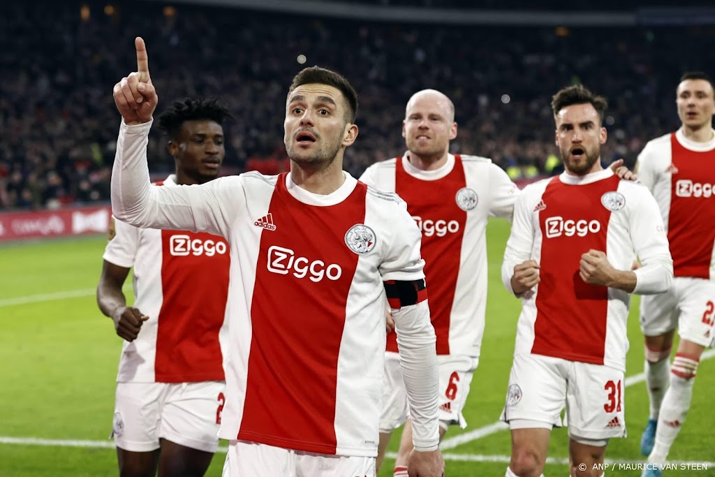Ajax ontsnapt tegen RKC Waalwijk aan puntenverlies