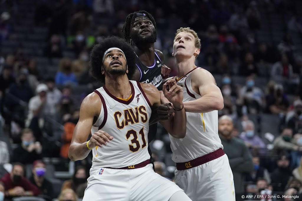 Basketballers Cavaliers kloppen koploper Celtics na achterstand 