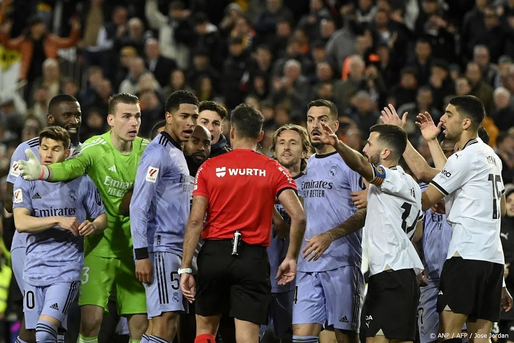 Bellingham twee duels geschorst om agressie tegen scheidsrechter 
