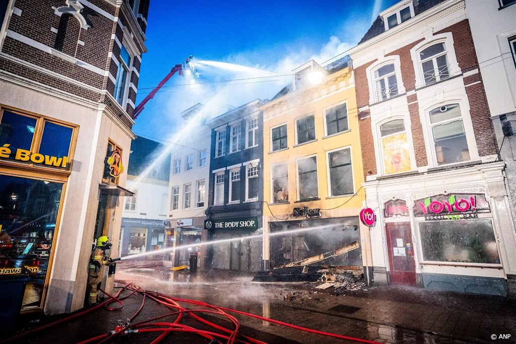 Groot deel centrum Arnhem dicht door brand