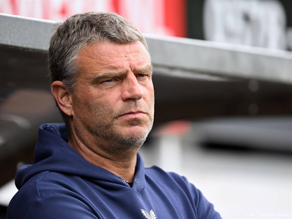 Ulderink door niersteen nog niet begonnen als trainer Antwerp
