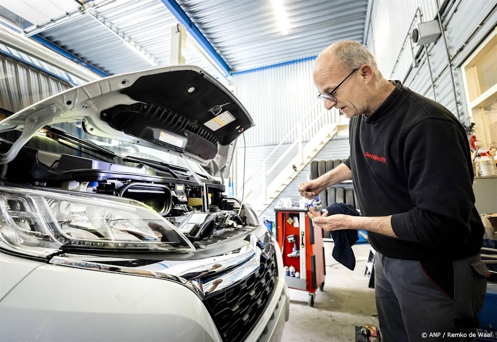 Honderden autogaragemedewerkers en fietsenmakers staken, zegt CNV