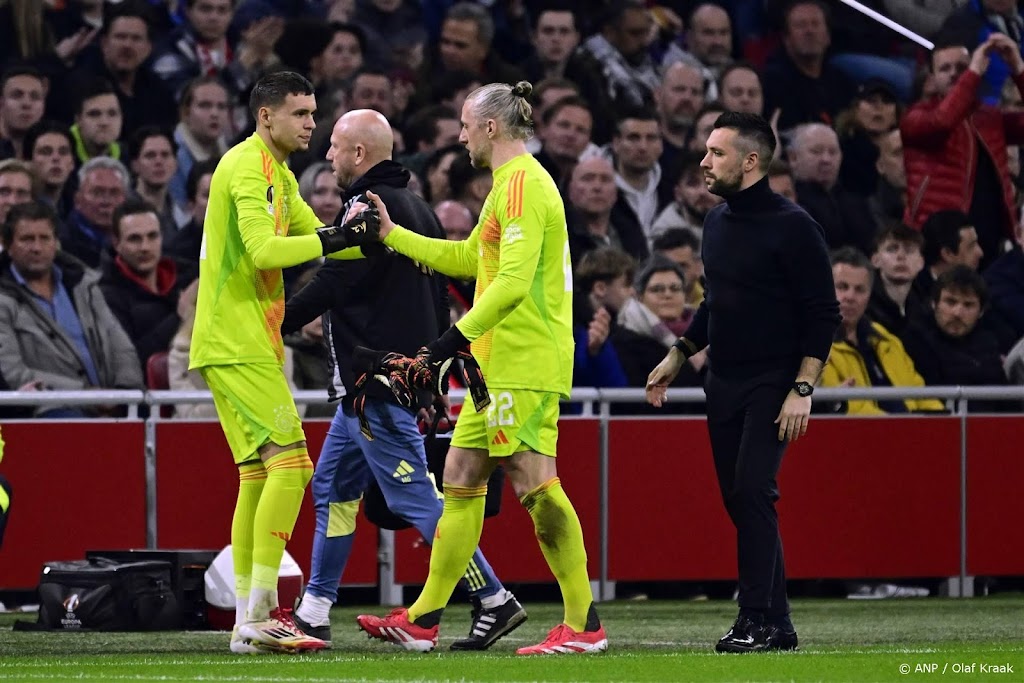 Farioli vreest dat hij doelman Pasveer even moet missen bij Ajax