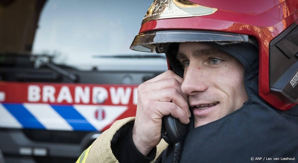 Vijf mensen naar ziekenhuis door woningbrand in Amsterdam