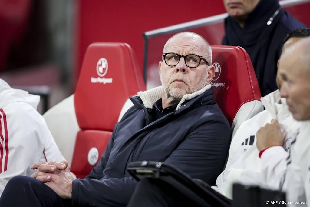Ajax-trainer Grim houdt hoop op tweede plaats Eredivisie