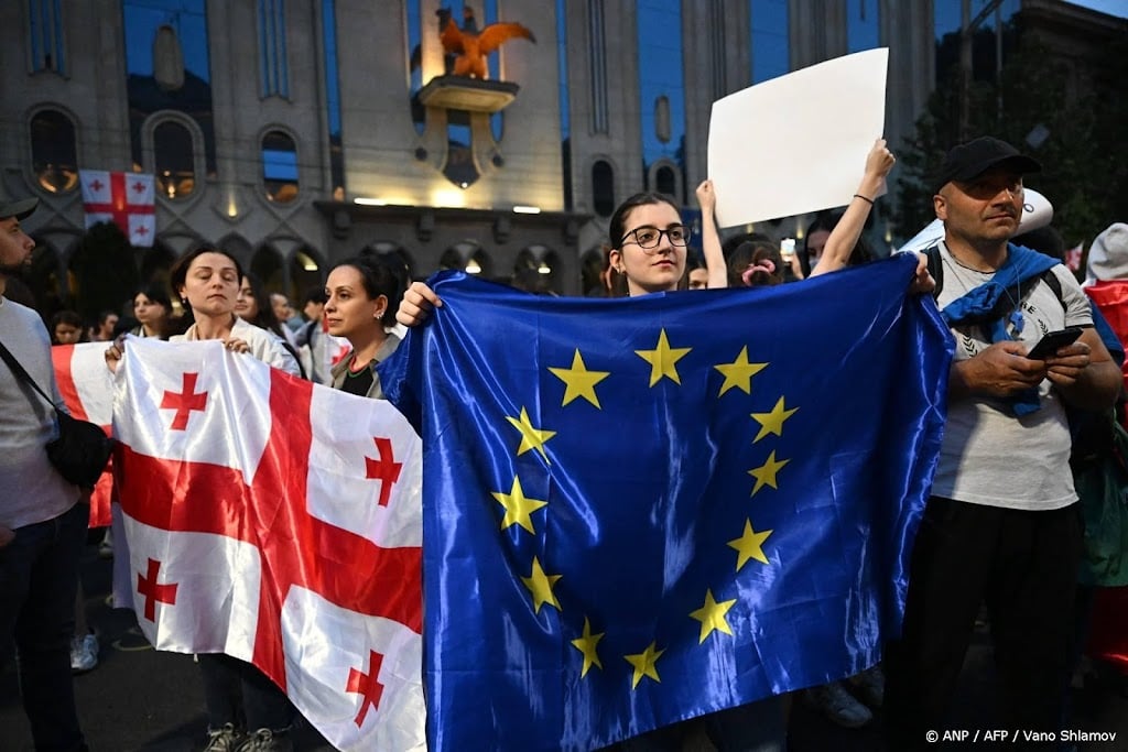 EU schort visumvrij reizen voor Georgische diplomaten op