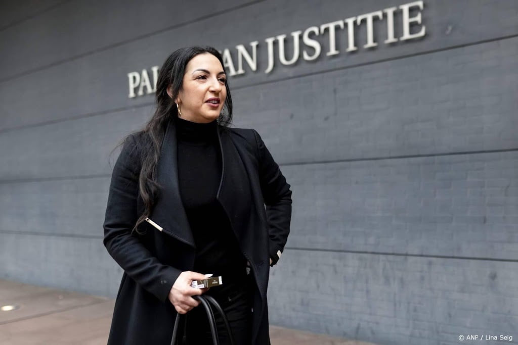 Toeslagenouder mag standbeeld ministerie niet laten veilen