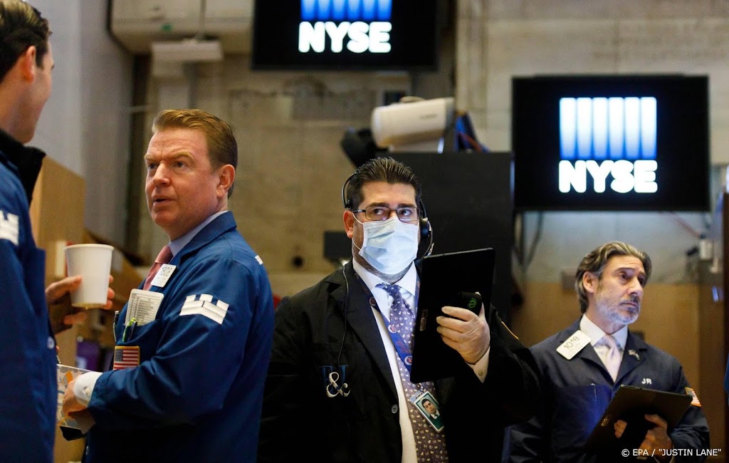 Wall Street begint met stevige winsten