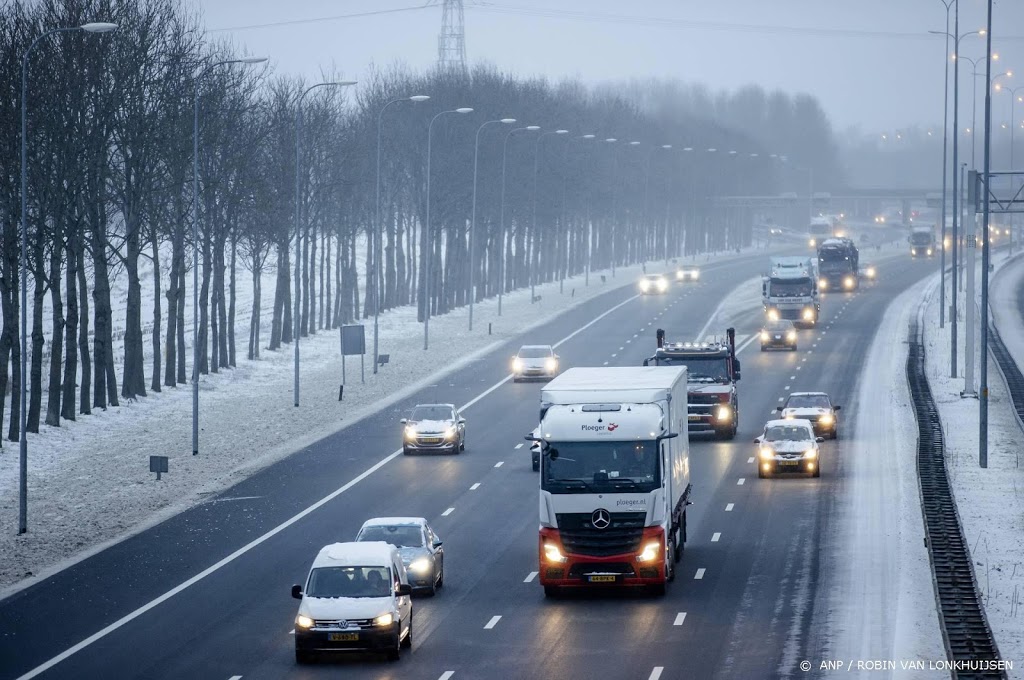KNMI waarschuwt voor lokale gladheid, al diverse ongelukken