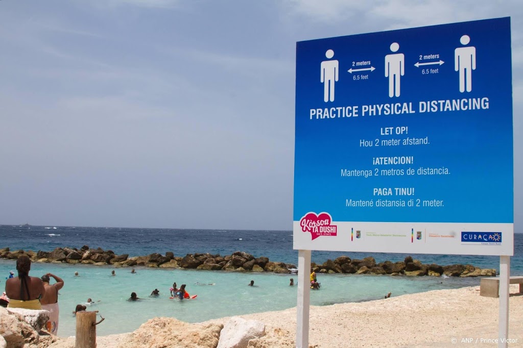 Honderden zorgmedewerkers melden zich voor coronahulp aan Curaçao