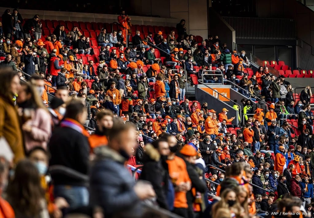 Voetbalsupporters hebben veel vragen over terugkeer in stadions