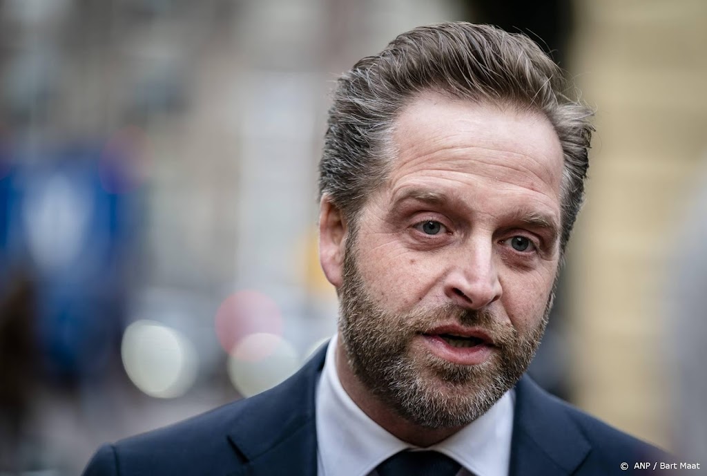 Van Lienden had veel contact met De Jonge en rest VWS-top