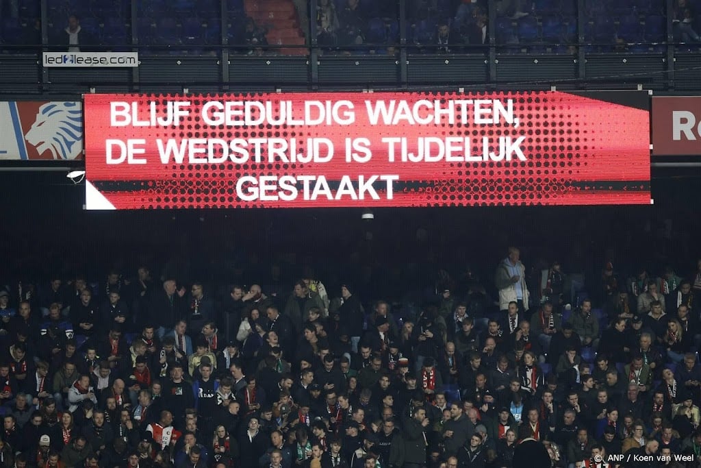 Ook iemand met zwaar vuurwerk aangehouden bij Feyenoord - Ajax 