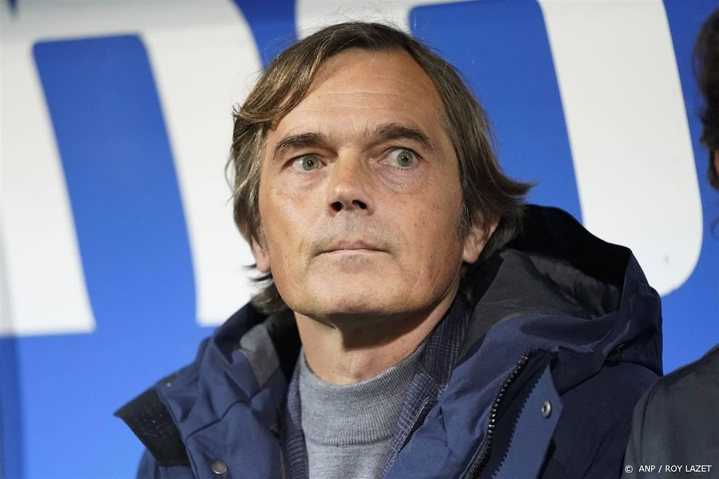 Vitesse mist coach Cocu wegens operatie aan blindedarm