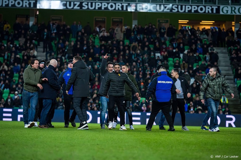 FC Groningen moet 10.000 euro betalen voor supporters op het veld