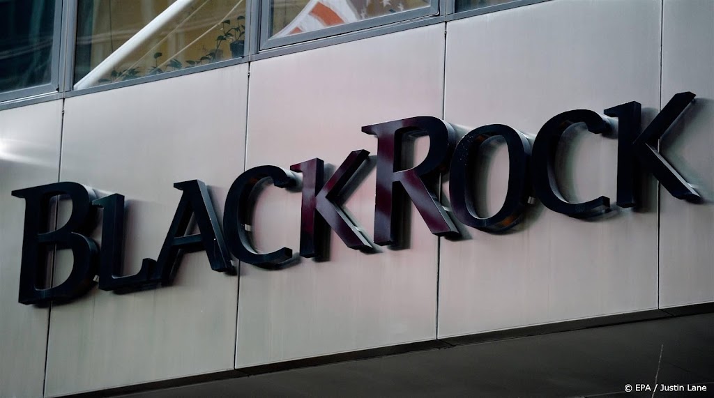 Betogers vallen kantoor BlackRock in Parijs binnen