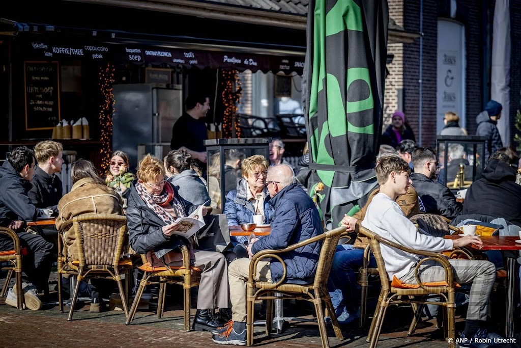 Horeca rekent op drukkere terrassen, personeelstekort niet voorbij