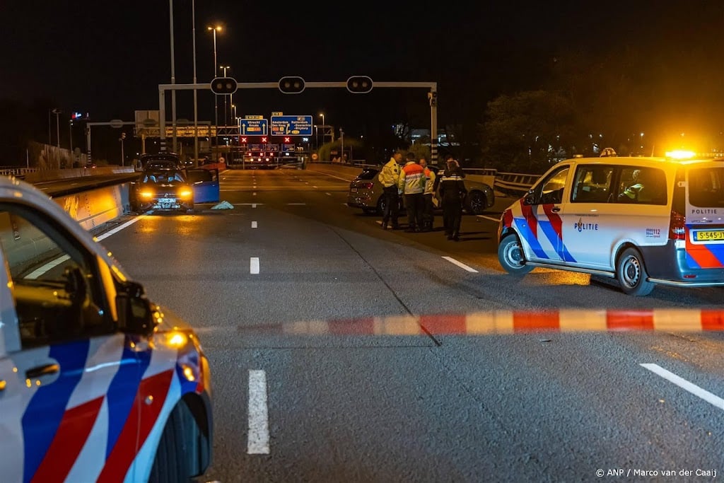 Man springt van viaduct bij Rotterdam na botsing en ruzie