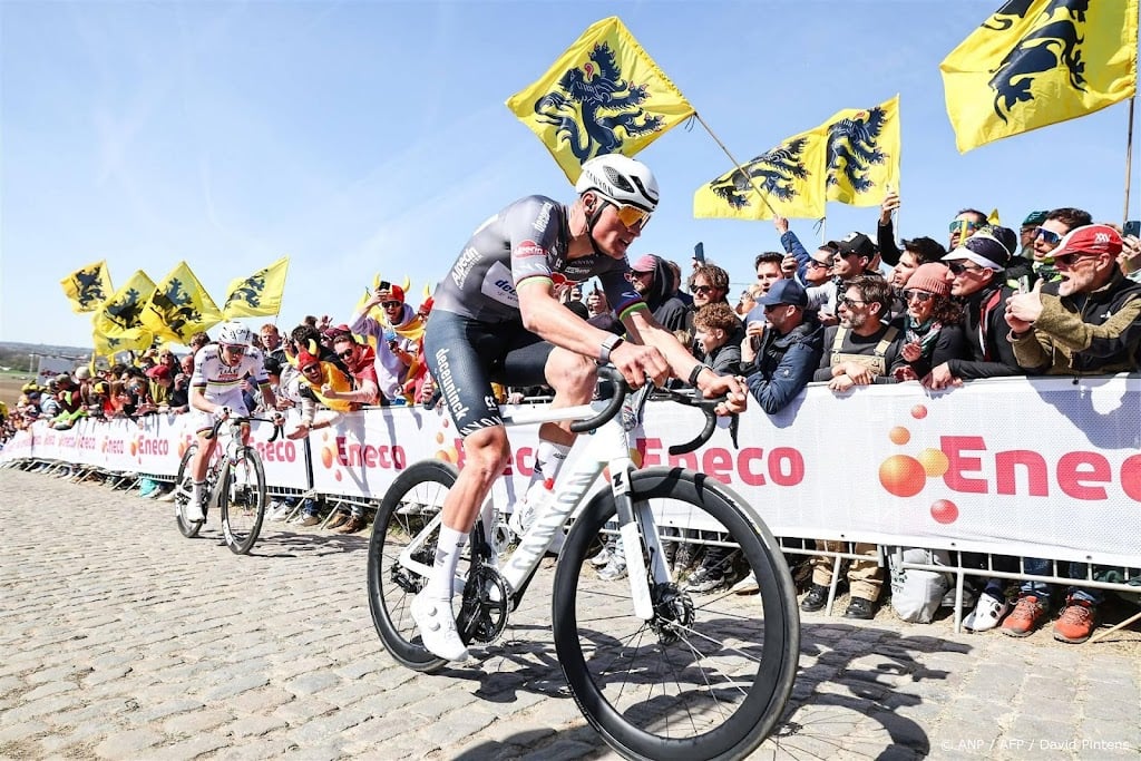 Van der Poel op wilskracht naar derde plaats in Vlaanderen
