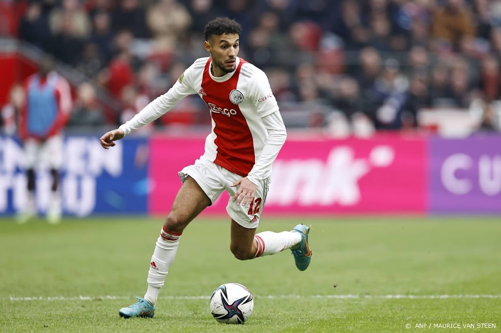 Ajax ziet Mazraoui terugkeren in mogelijk kampioensduel met AZ